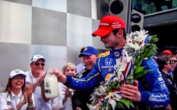 web2016WinnersDrinkMilk-47